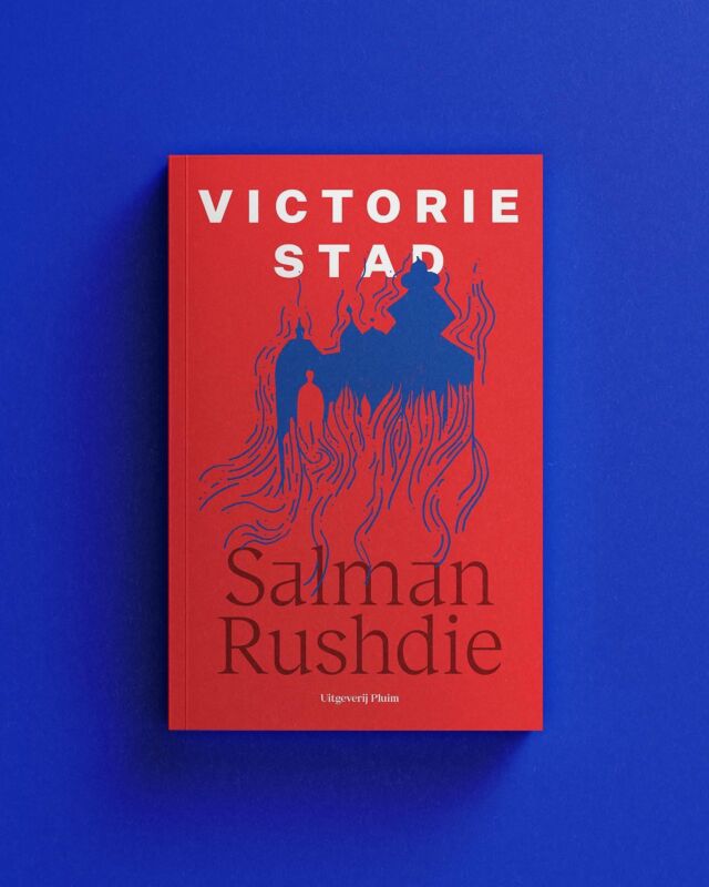 This week renowned British author Salman Rushdie launched his new novel Victory City. Here's the cover of the Dutch translation published by @uitgeverijpluim, along with new editions of a few of his former monumental books.
#readsalmanrushdie

#victorycity #salmanrushdie #uitgeverijpluim #satanicverses #midnightschildren #josephanton #judgeabookbyitscover #bookcoverdesign #graphicdesign #typography #bookstagram