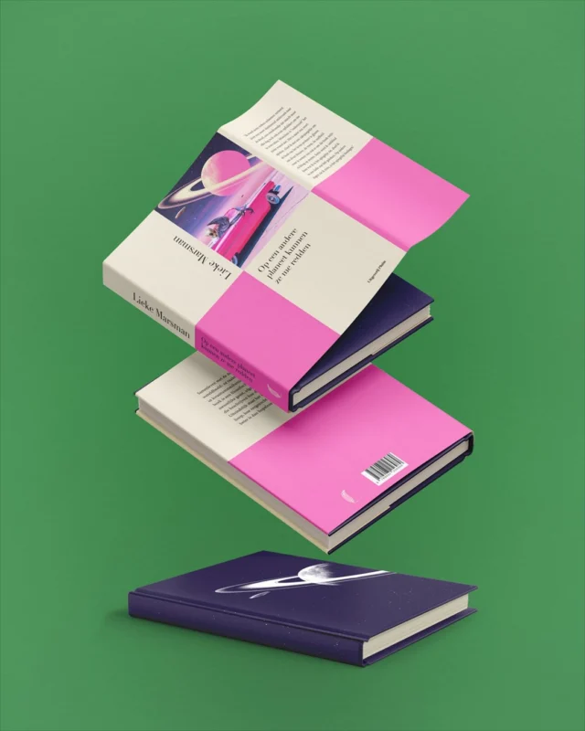 TIME TO VOTE! Het omslag van ‘Op een andere planeet kunnen ze me redden’ van @liekemarsman - schitterend uitgegeven door @uitgeverijpluim - is genomineerd voor het mooiste omslag van 2025. Stemmen kan tot en met 11 januari 2026. Link in bio!

Cover image: Caitlyn Grabenstein (@cult.class)

#votenow
#hetmooisteboekomslag
#judgeabookbyitscover
#bookcoverdesign
#graphicdesign
#typography
#bookstagram